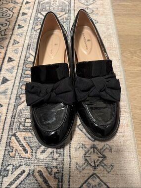 Bandolino Black Patent Loafers with black bow! Size 7.5
